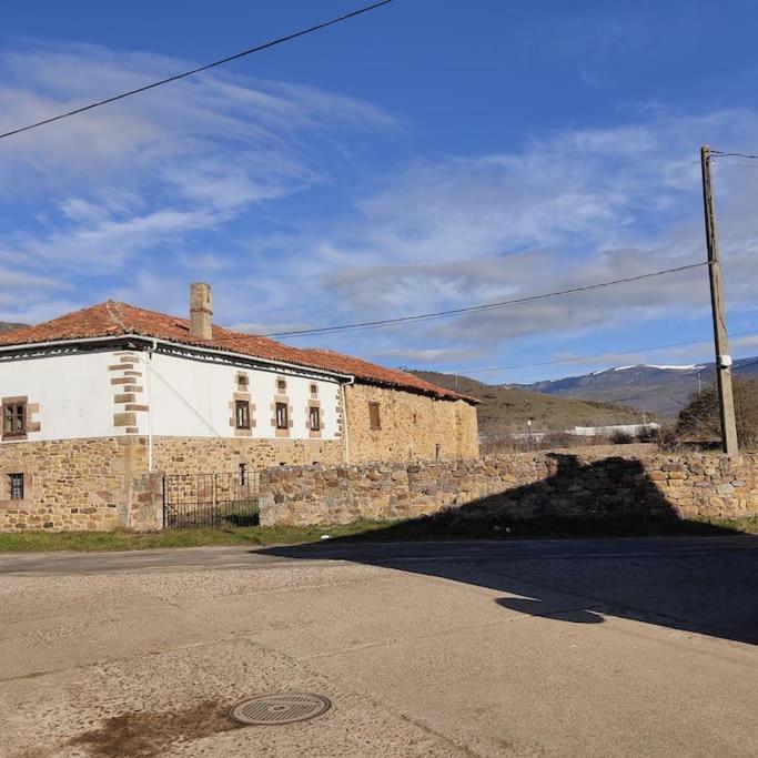 Vila La Casa De La Tina Porquera de Santullan Exteriér fotografie